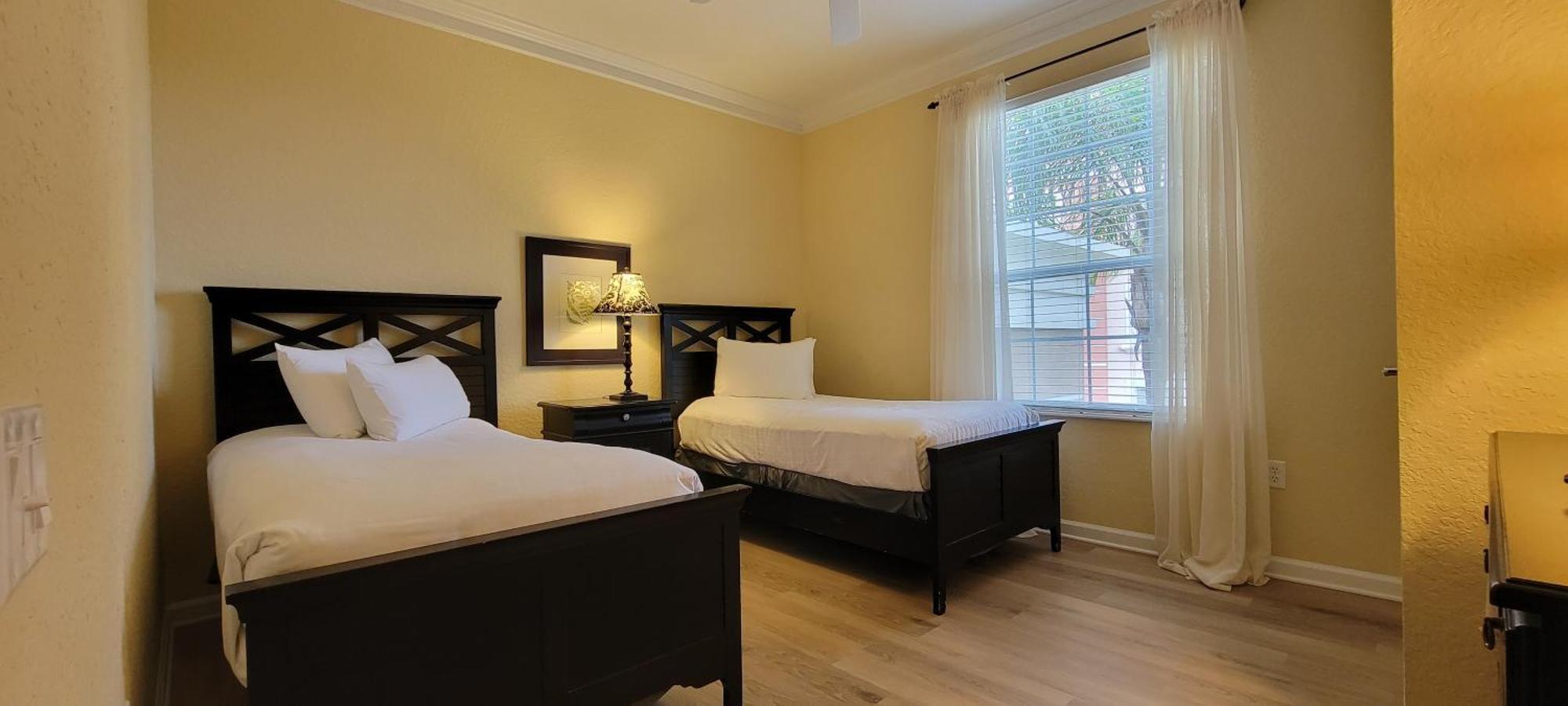 Apartment Gorgeous 3 Bed Lakeview, Vista Cay - 1010 *