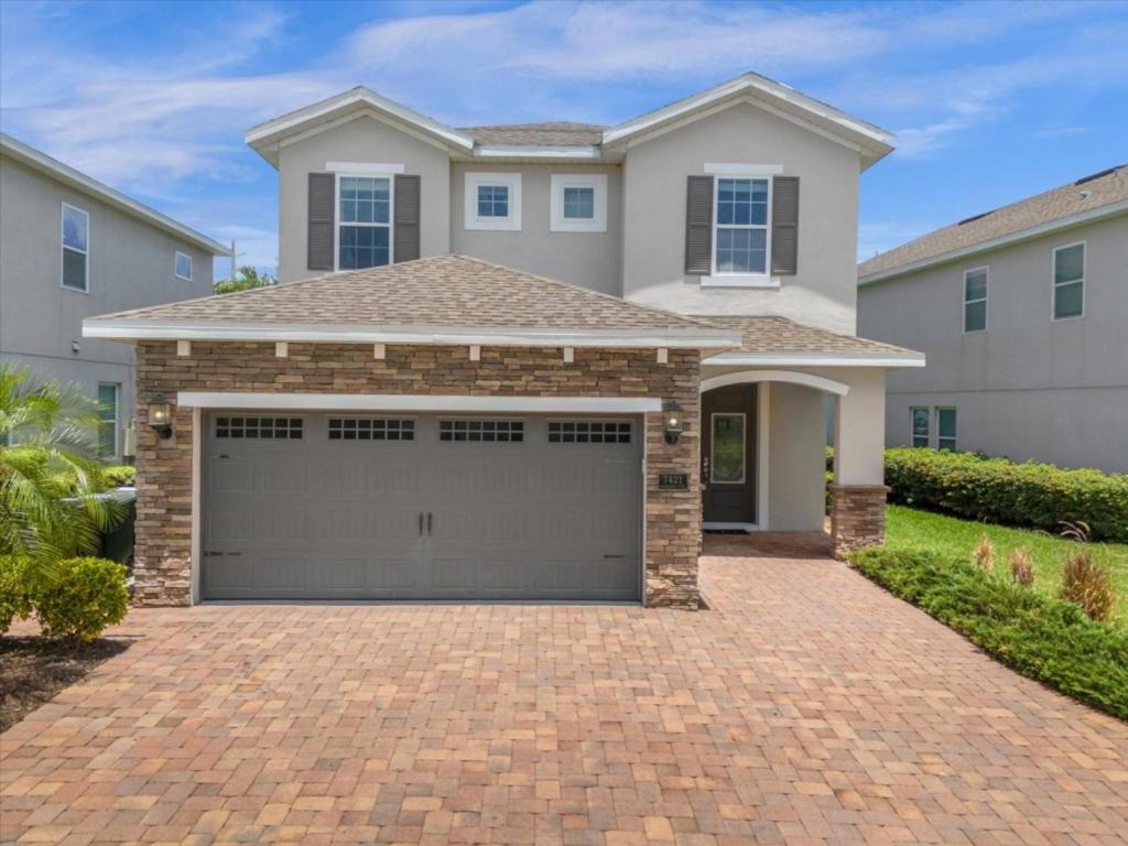 5 Bedrooms- 5 Bathrooms- Encore 7421 Ma