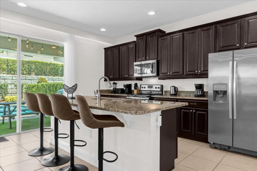 5 Bedrooms- 5 Bathrooms- Encore 7421 Ma
