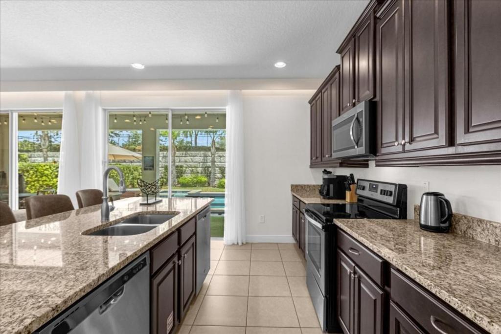 5 Bedrooms- 5 Bathrooms- Encore 7421 Ma * Orlando