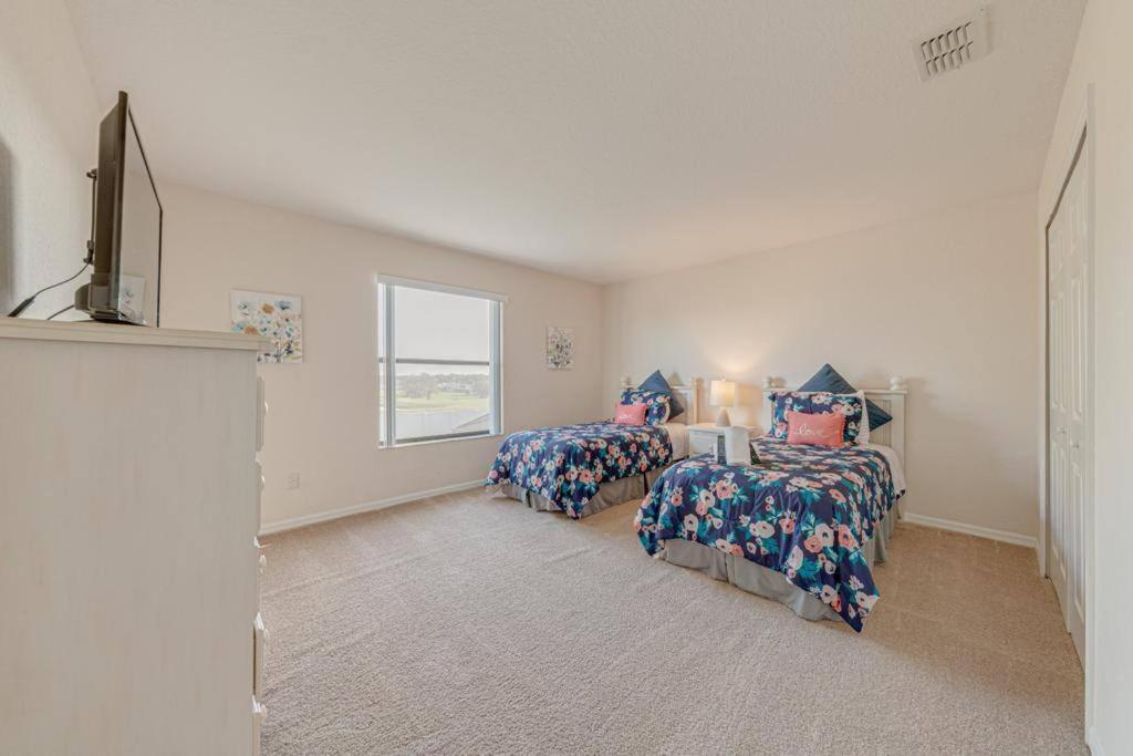 557 -impressive Two Storey Private With South Facing Pool * Orlando