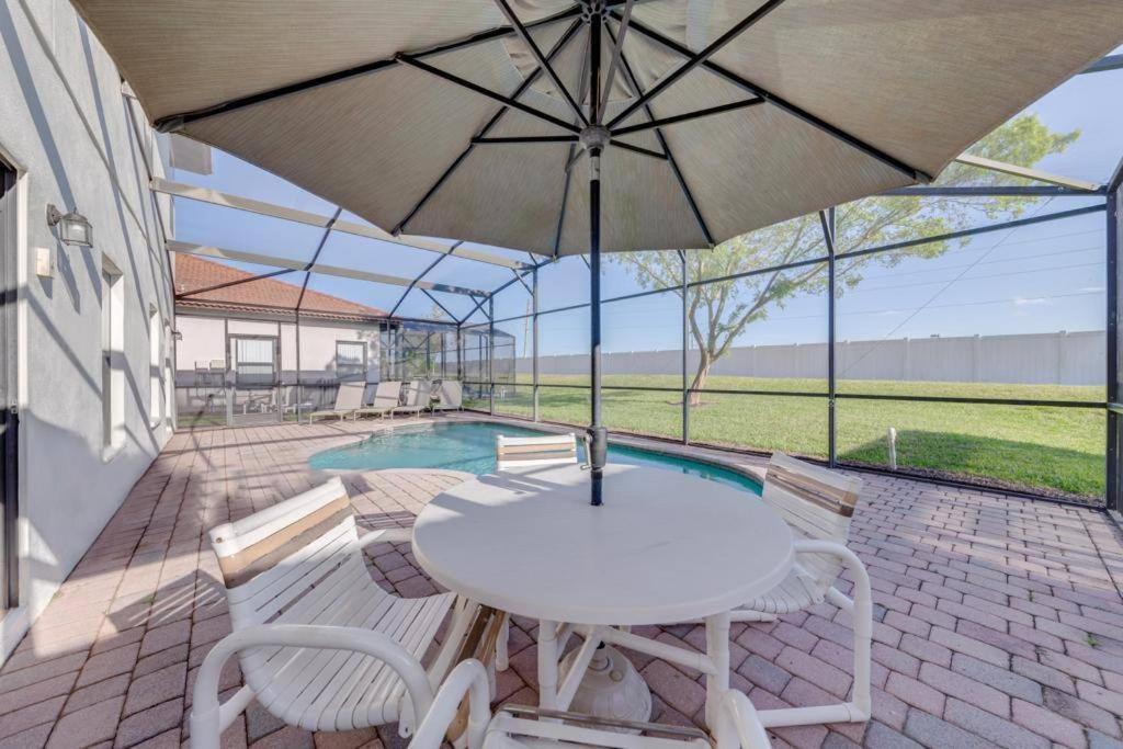 557 -impressive Two Storey Private With South Facing Pool Orlando