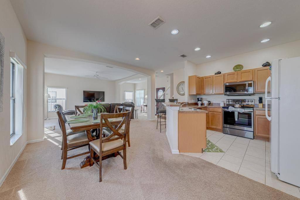 557 -impressive Two Storey Private With South Facing Pool Villa