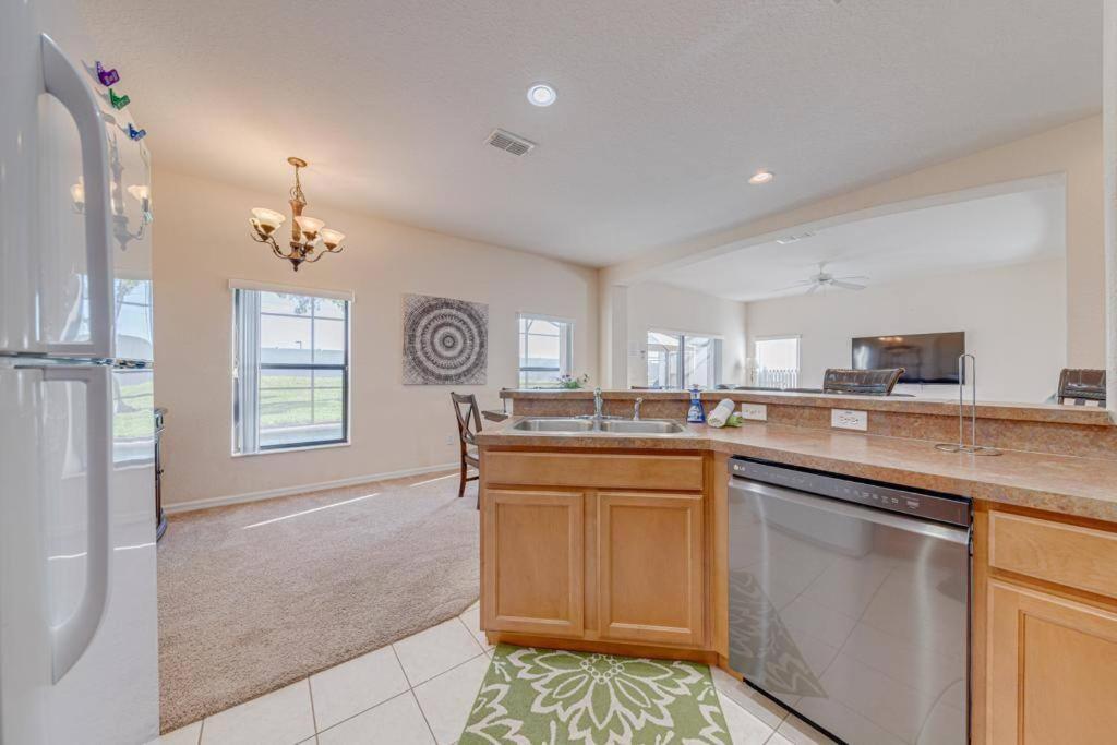 557 -impressive Two Storey Private With South Facing Pool * Orlando