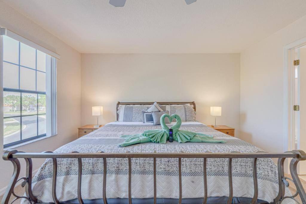 557 -impressive Two Storey Private With South Facing Pool *
