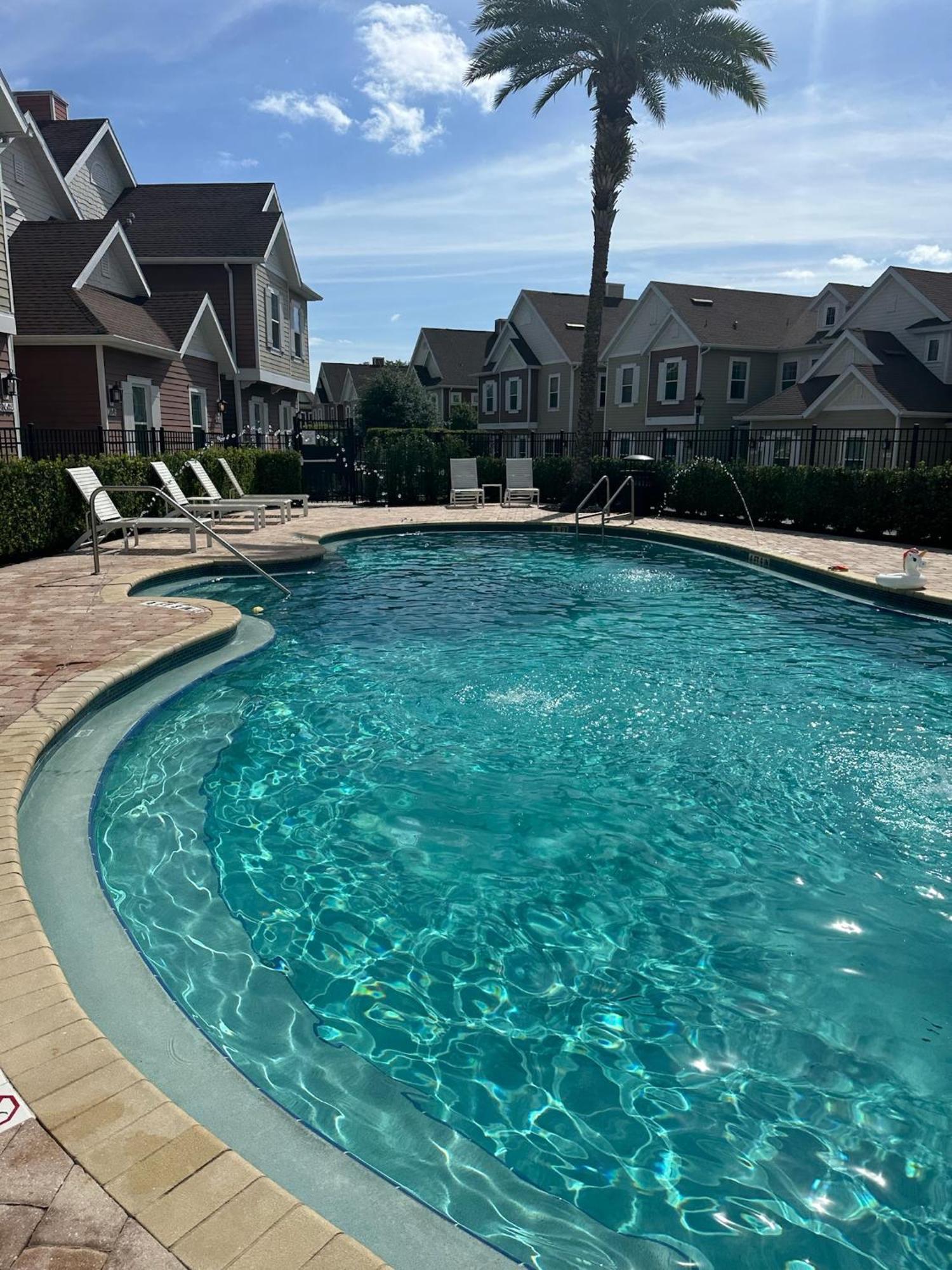 4br Retreat Gated With Pool & Hot Tub Holiday home