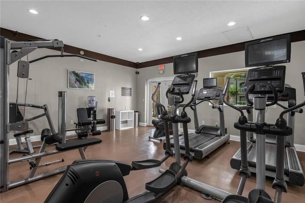 Premier Near & Universal Apartment *