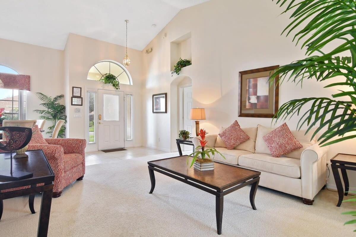 4 Bedroom House South Facing Pool Game