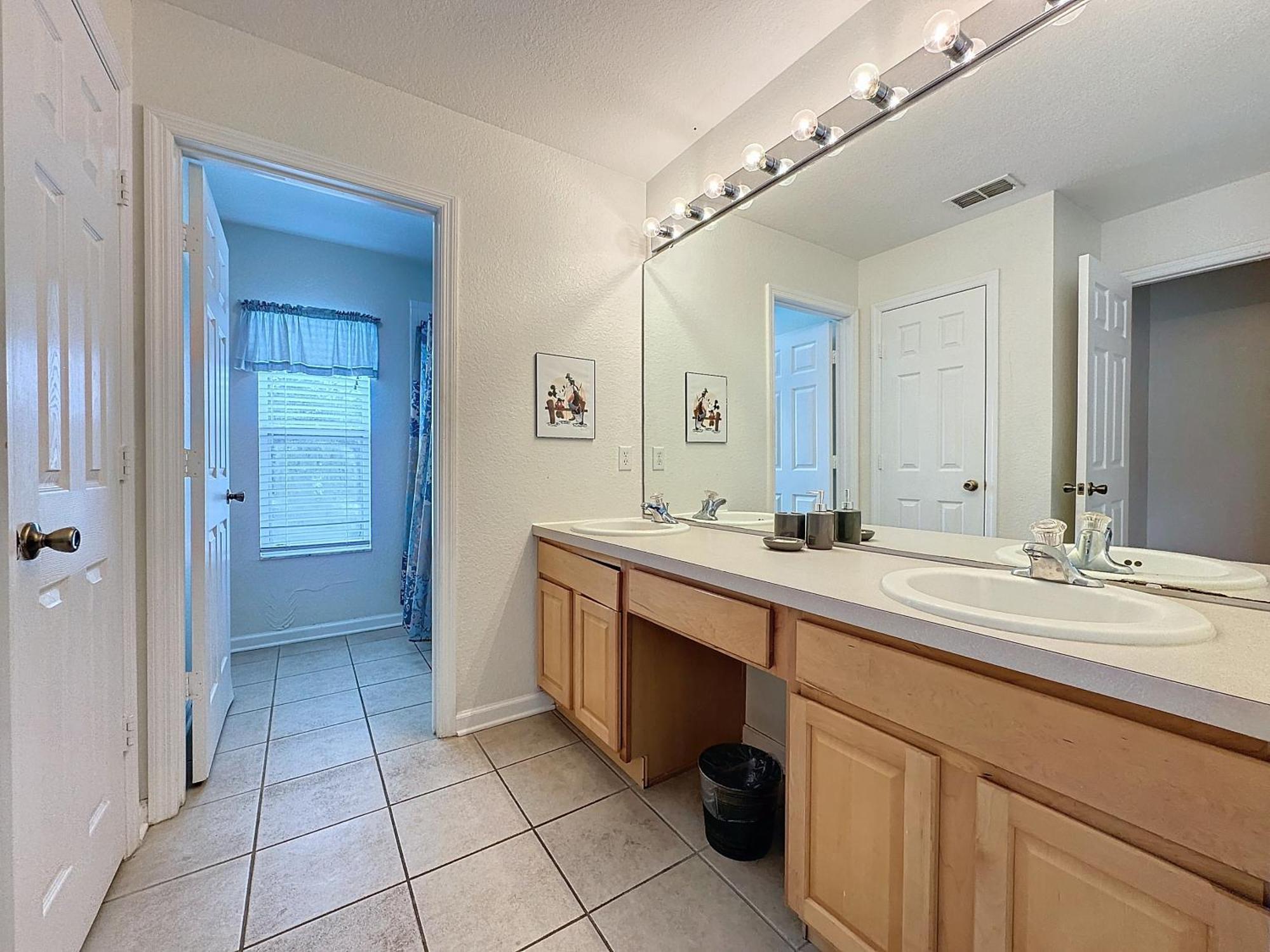 World Vacation.. Luxury 6 Br/4 Ba 5 Star Holiday home