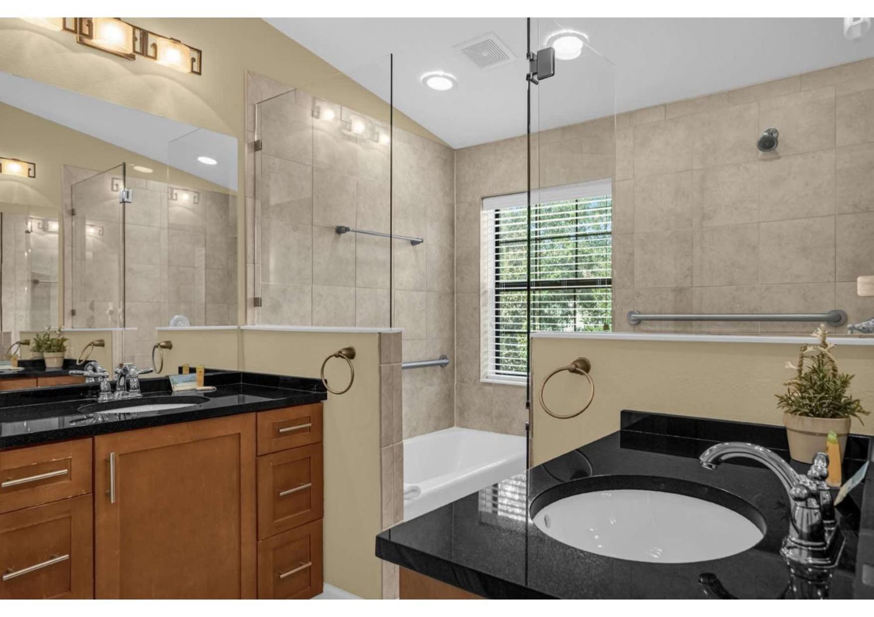 Holiday home Summer Sale Luxury 4br Townhome - 5 Minutes From Disney *