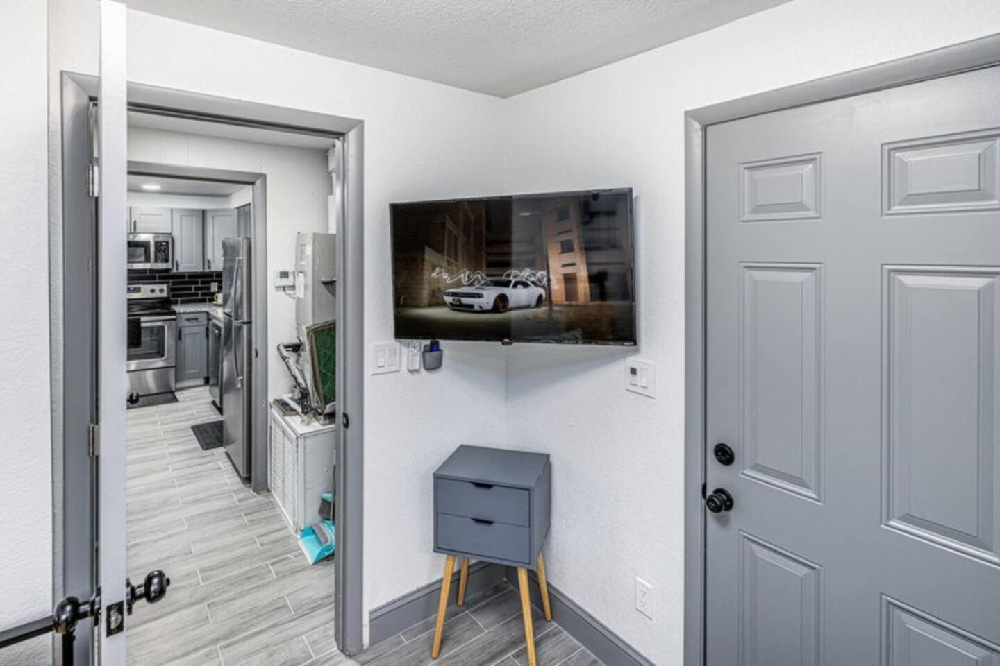 3Br Getaway W Office Near Airport Pets
