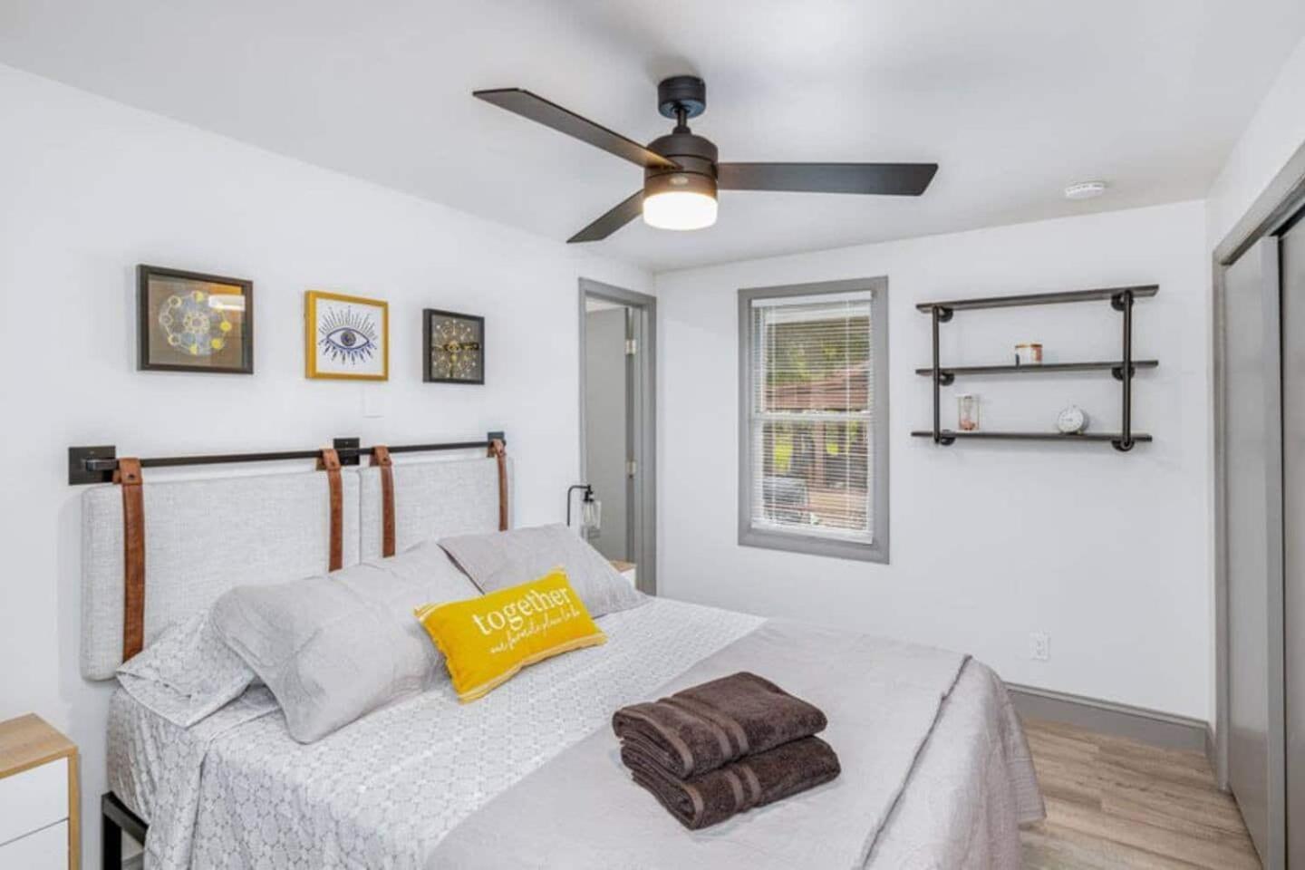 3Br Getaway W Office Near Airport Pets Holiday home