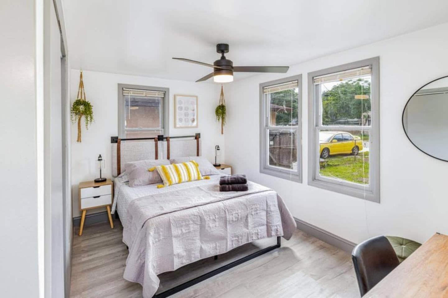 3Br Getaway W Office Near Airport Pets Holiday home