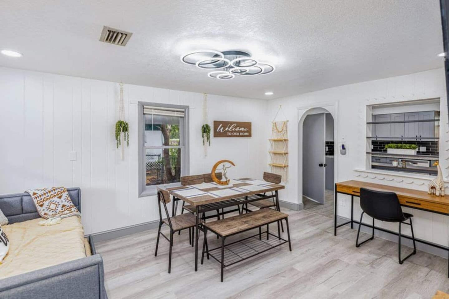 Holiday home 3Br Getaway W Office Near Airport Pets