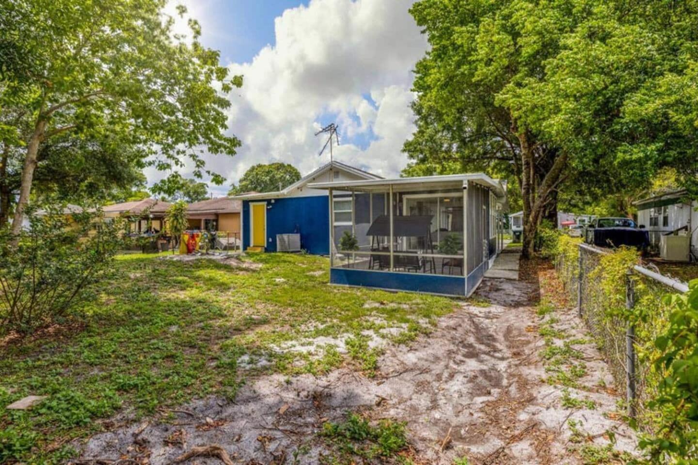 3Br Getaway W Office Near Airport Pets