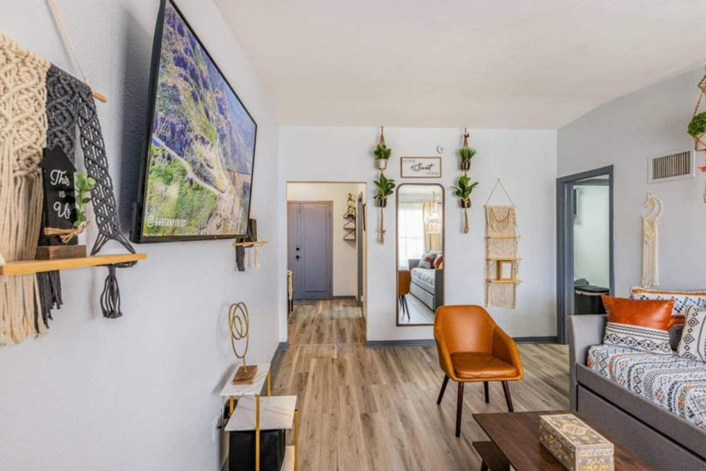 Pet-Friendly & Work-Ready 10 Min To Downtown! Holiday home *