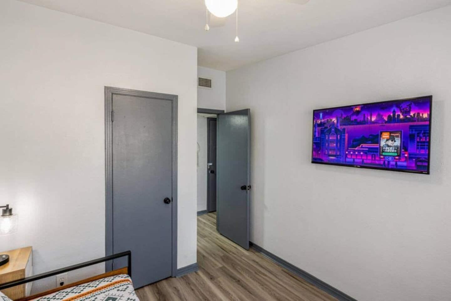 Holiday home Pet-Friendly & Work-Ready 10 Min To Downtown! Orlando