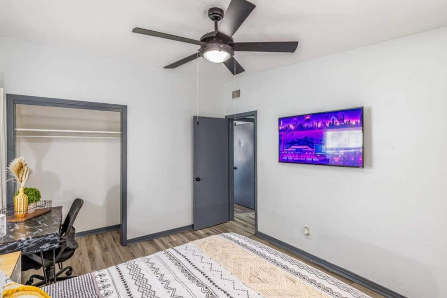 Pet-Friendly & Work-Ready 10 Min To Downtown! *