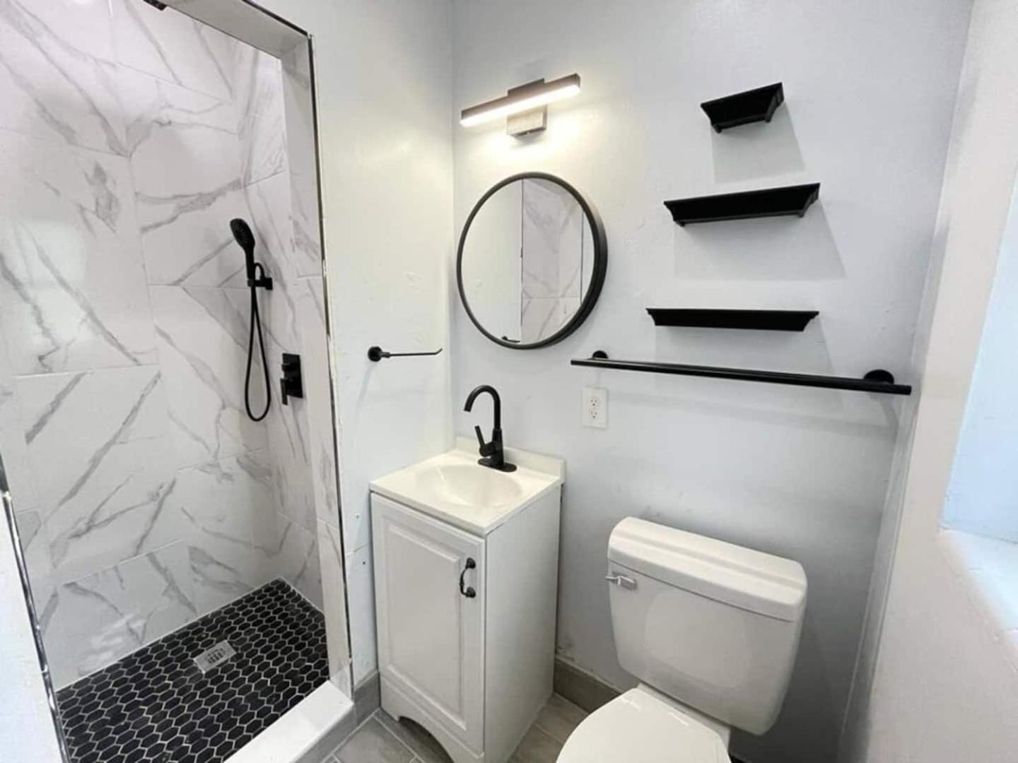 Pet-Friendly & Work-Ready 10 Min To Downtown! Holiday home
