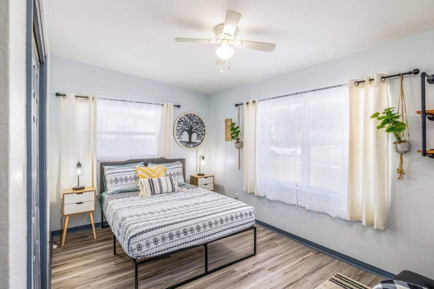 Pet-Friendly & Work-Ready 10 Min To Downtown! Holiday home Orlando
