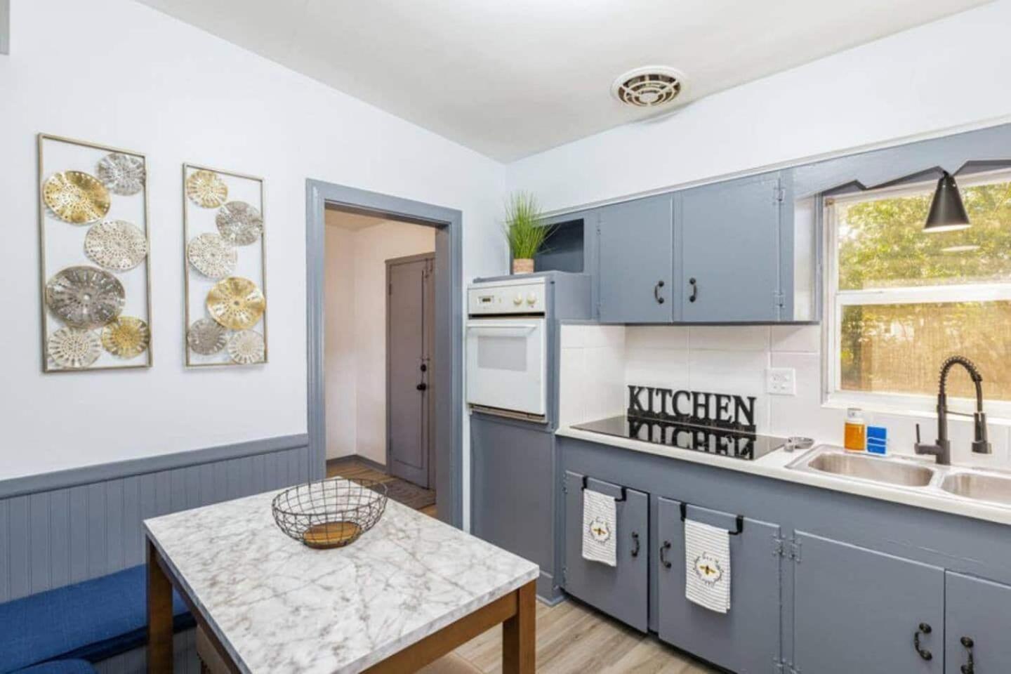 Holiday home Pet-Friendly & Work-Ready 10 Min To Downtown!