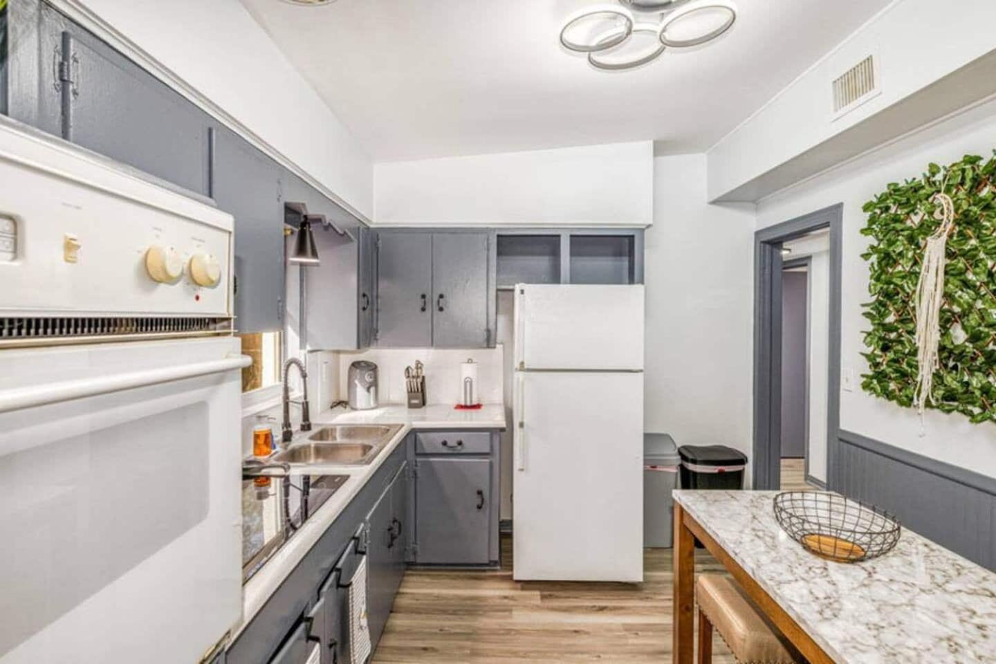 Pet-Friendly & Work-Ready 10 Min To Downtown!