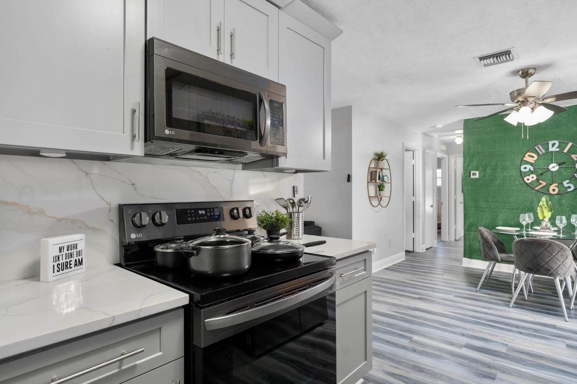 Oasis, Cozy Near Attractions!