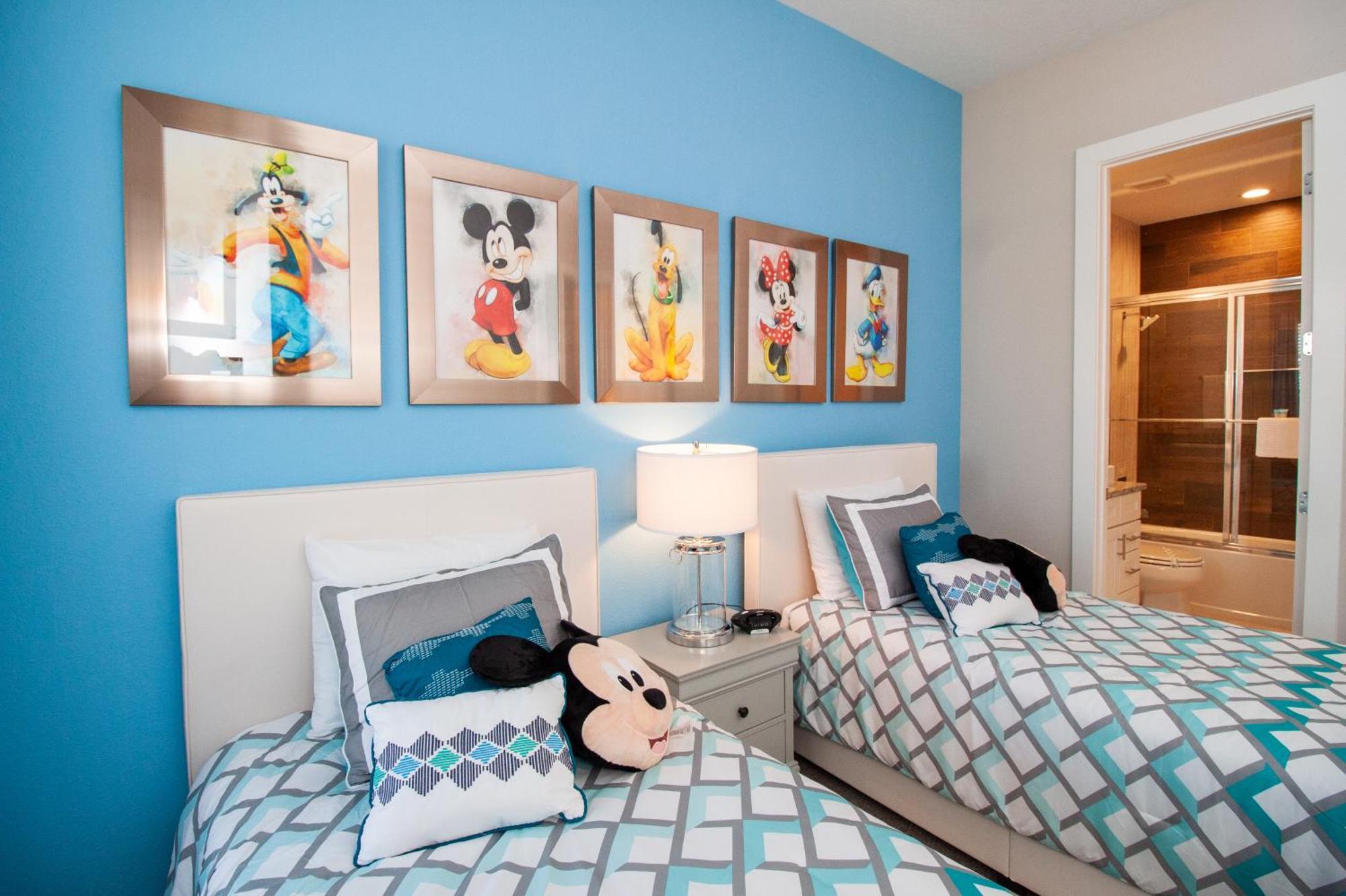 Villa 4 Bedroom 4 Ba Self Check-in Close To Theme Parks Orlando