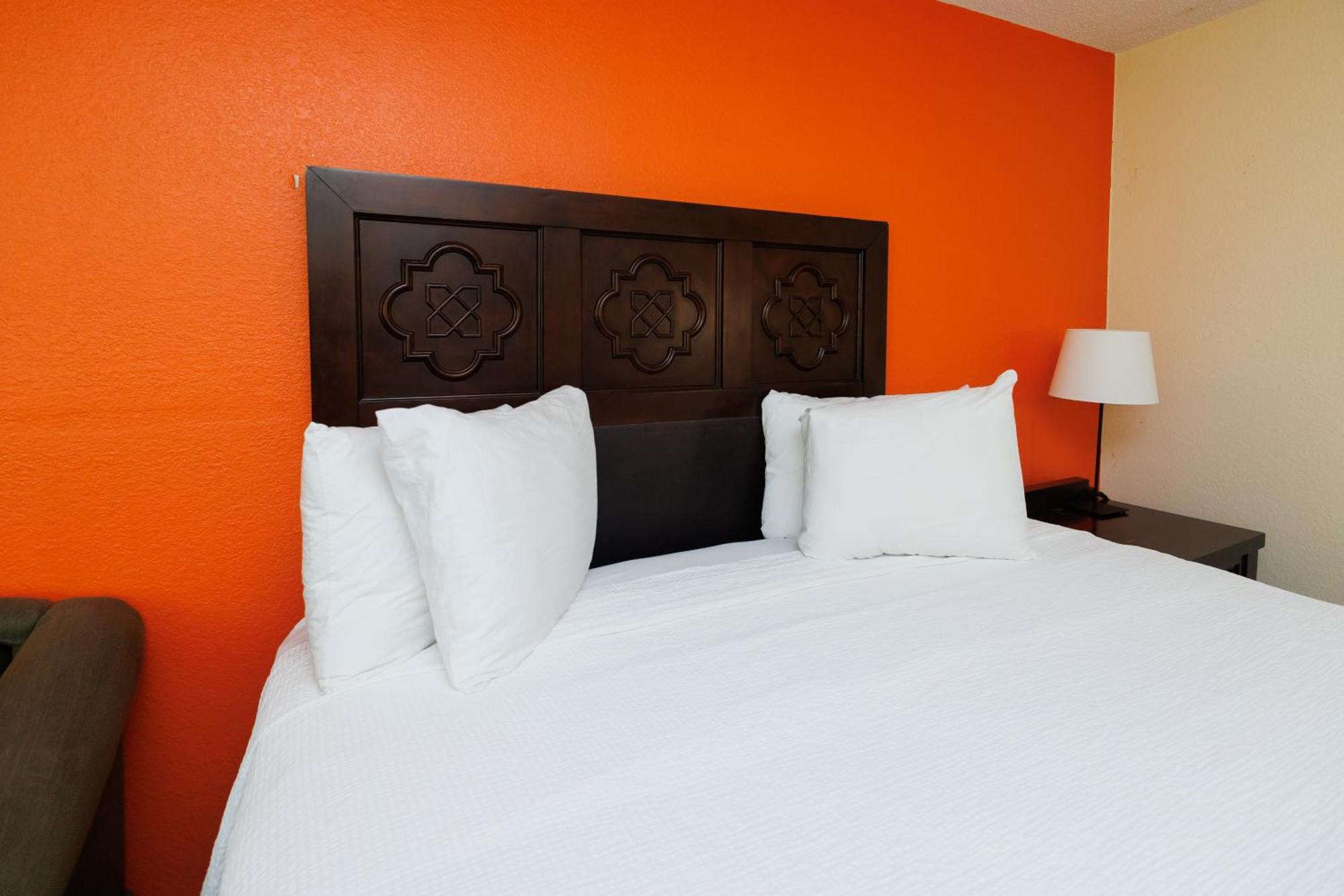 Hotel Garnet & Suites,