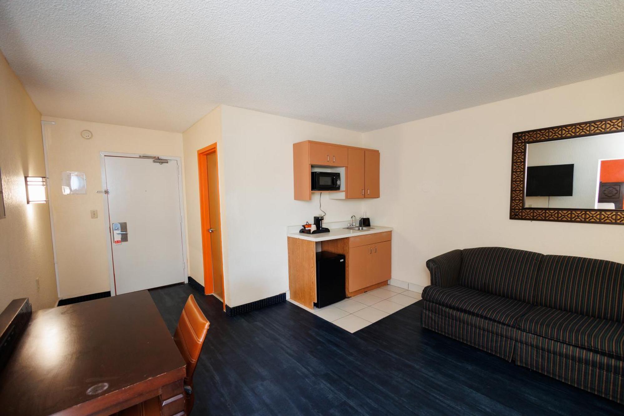 Garnet & Suites, Hotel