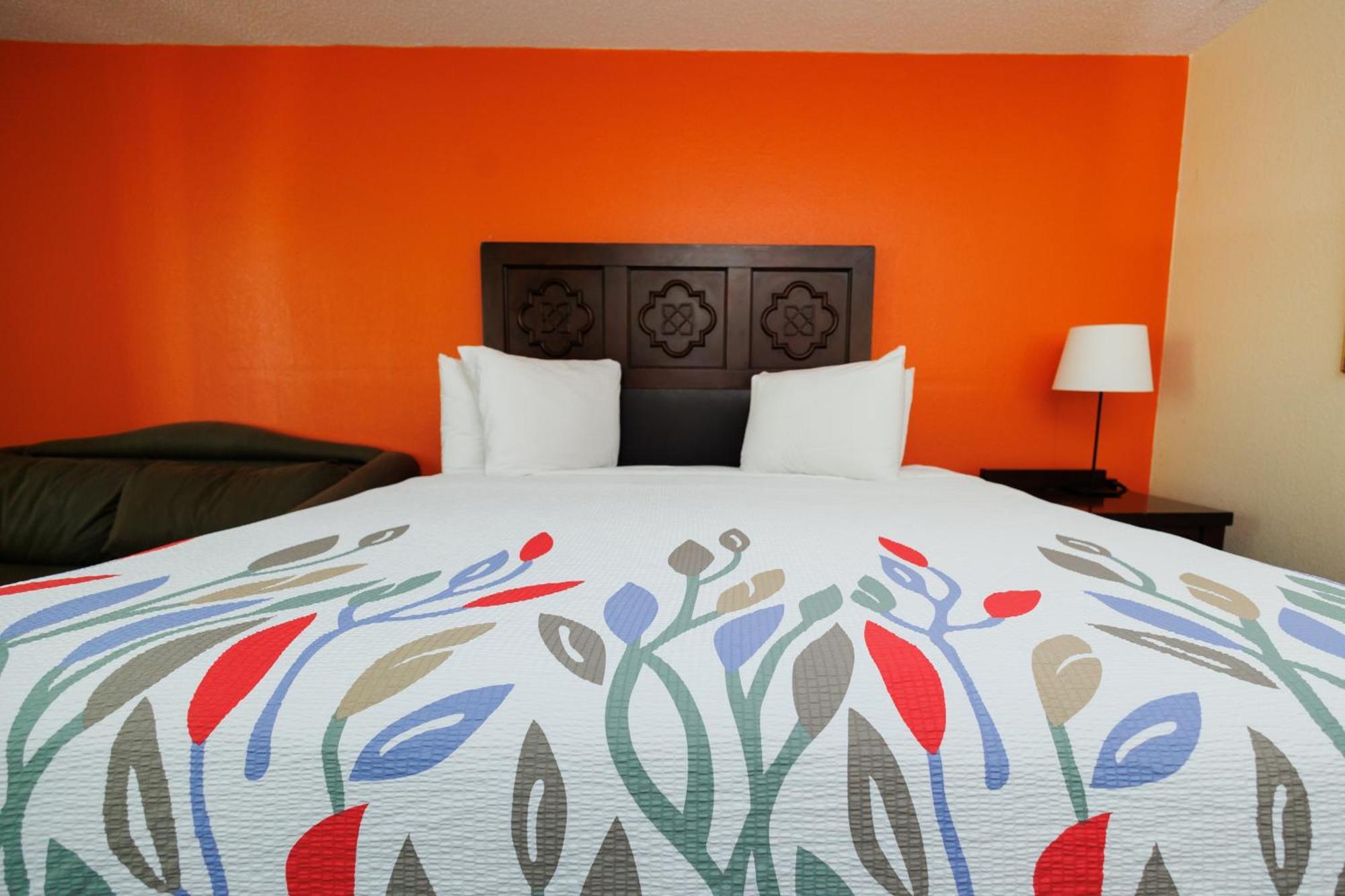 Garnet & Suites, Hotel