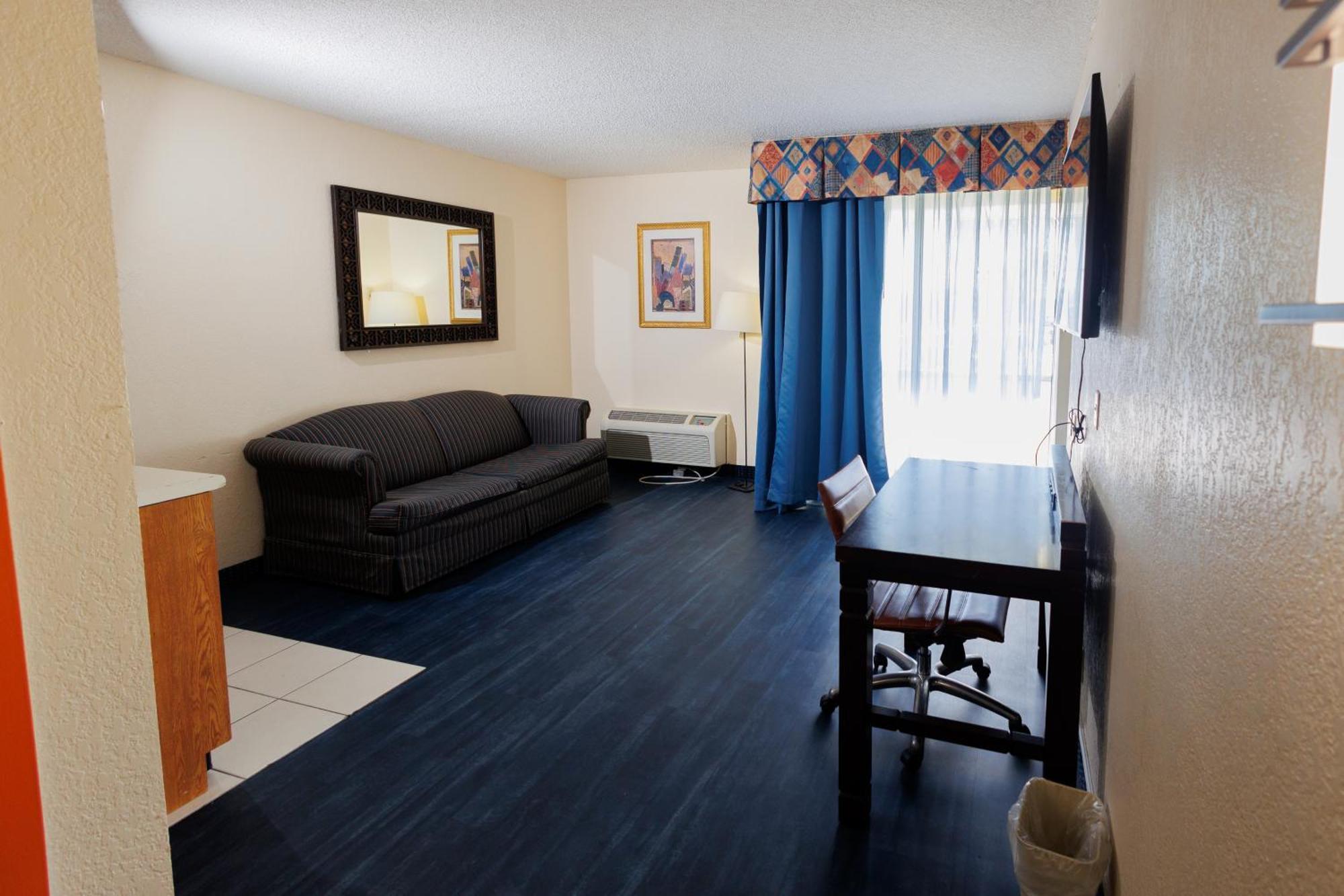 Hotel Garnet & Suites,