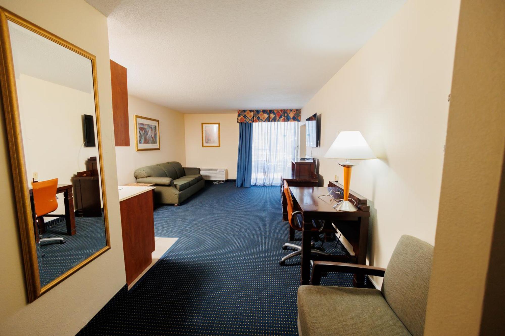 Garnet & Suites,