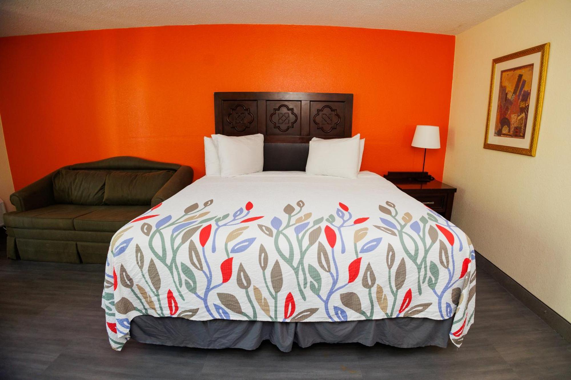 Garnet & Suites,