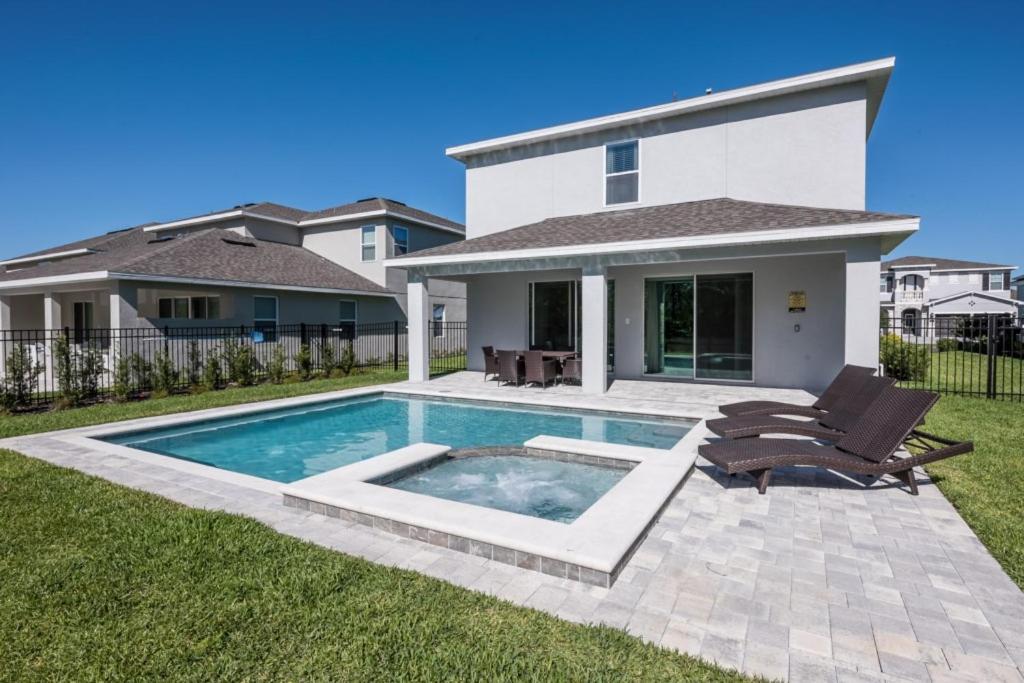 5 Bedrooms- 5 Bathrooms- Encore 7712 Fd *