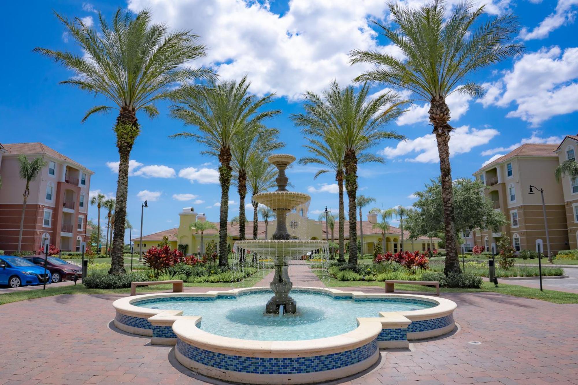 Vista Cay Lakeview Chic Next To Pool Near Theme Parks Walk To The Convention Center Apartment Orlando