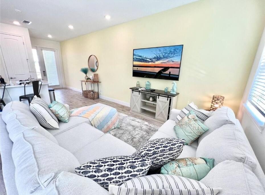 Gorgeous Near Parks! Villa