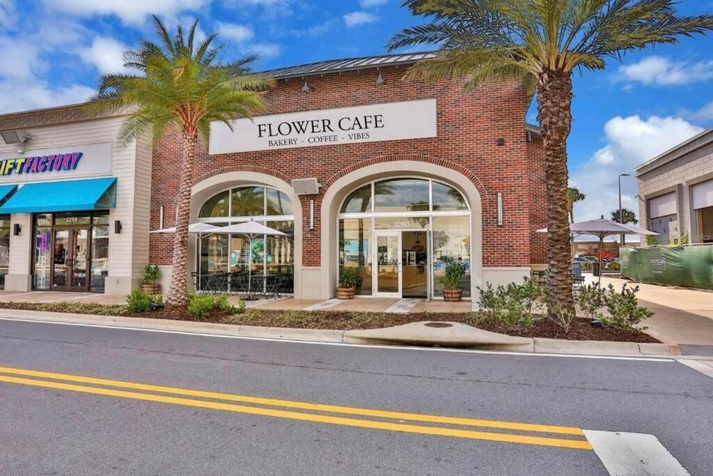 Gorgeous Near Parks!