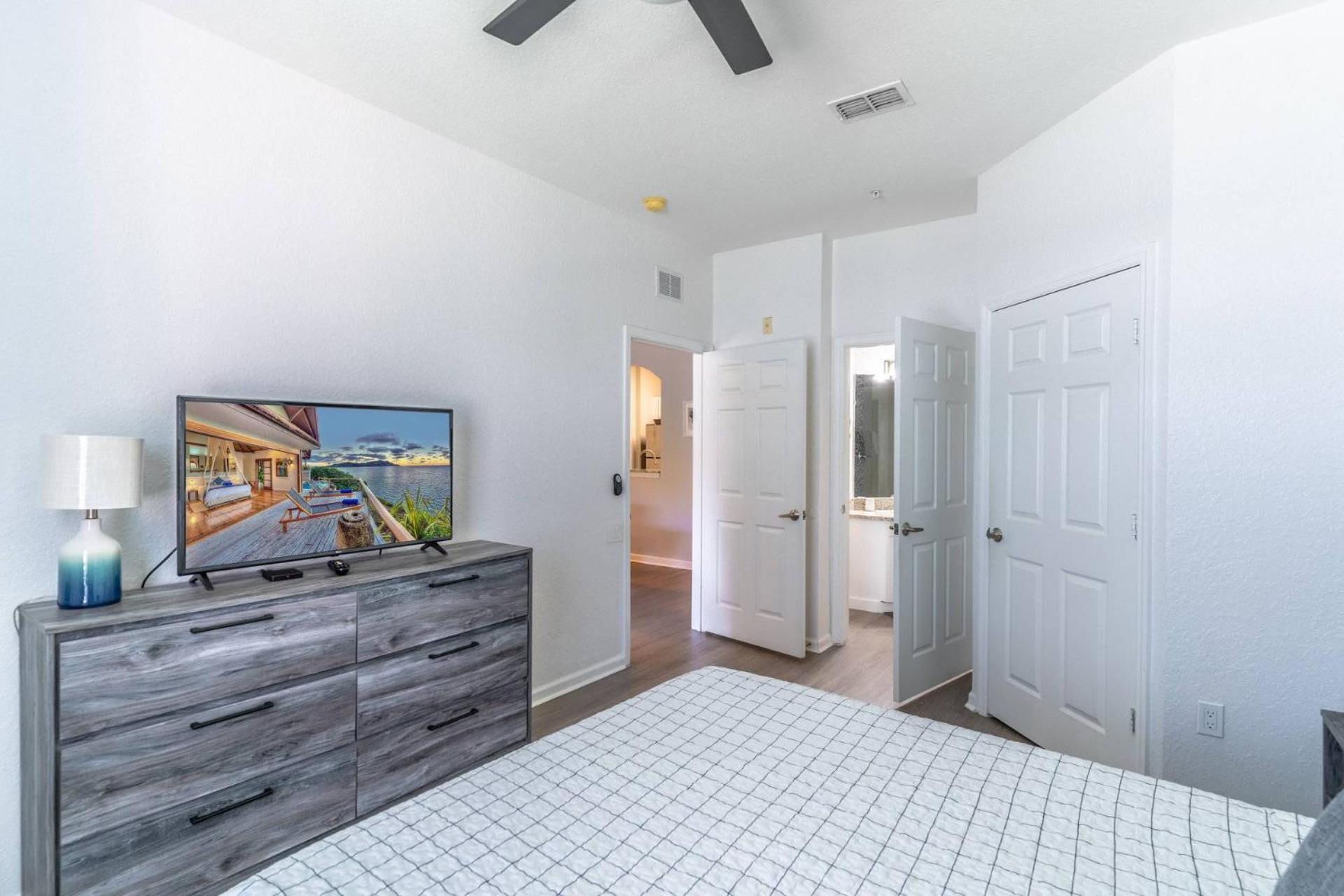 2821 Windsor Hills