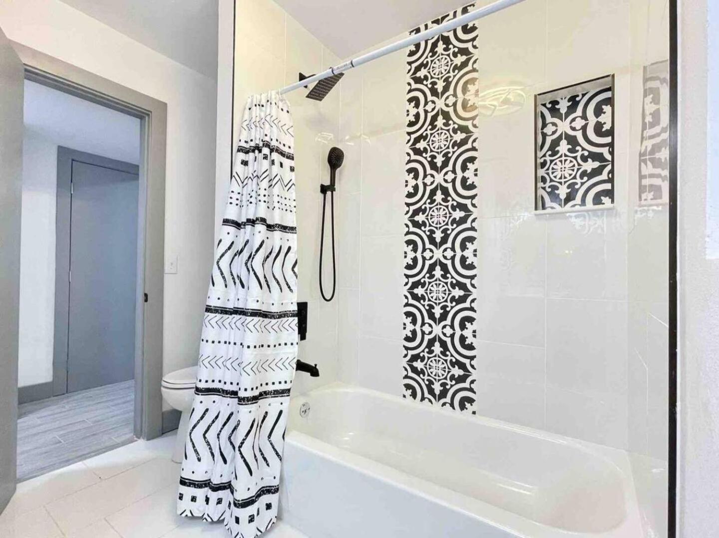 Holiday home Modern 3Br Family Fun, Fast Wifi & Pet-Friendly