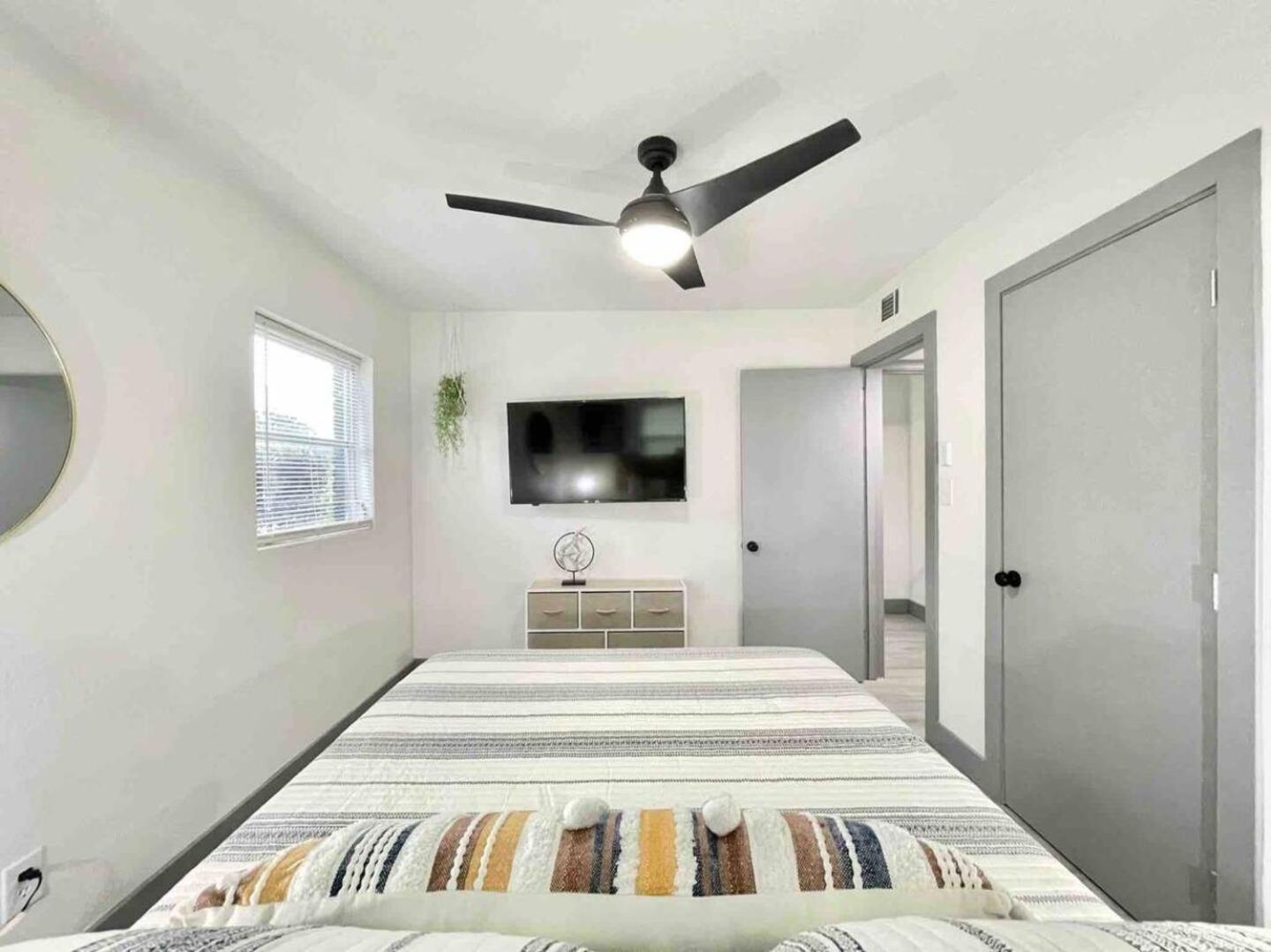 Modern 3Br Family Fun, Fast Wifi & Pet-Friendly Holiday home *