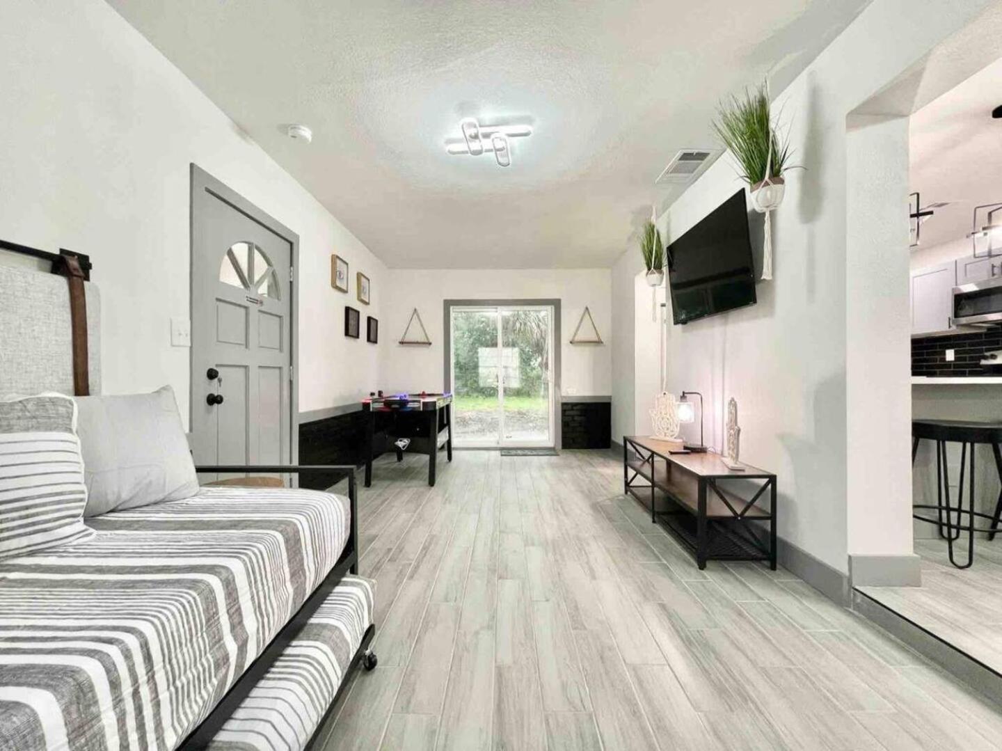 Modern 3Br Family Fun, Fast Wifi & Pet-Friendly Holiday home Orlando
