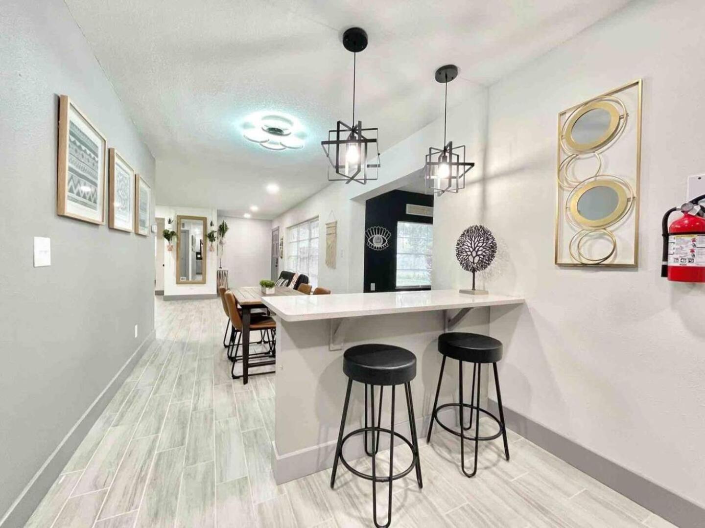 Modern 3Br Family Fun, Fast Wifi & Pet-Friendly *
