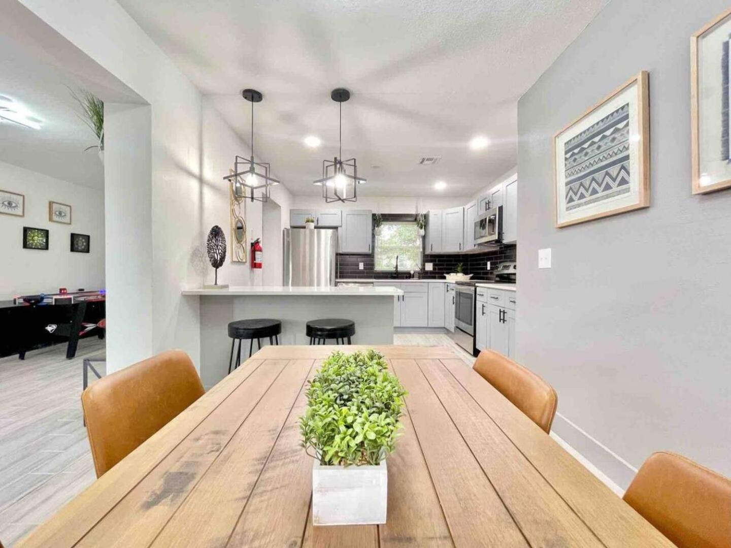 Modern 3Br Family Fun, Fast Wifi & Pet-Friendly Orlando
