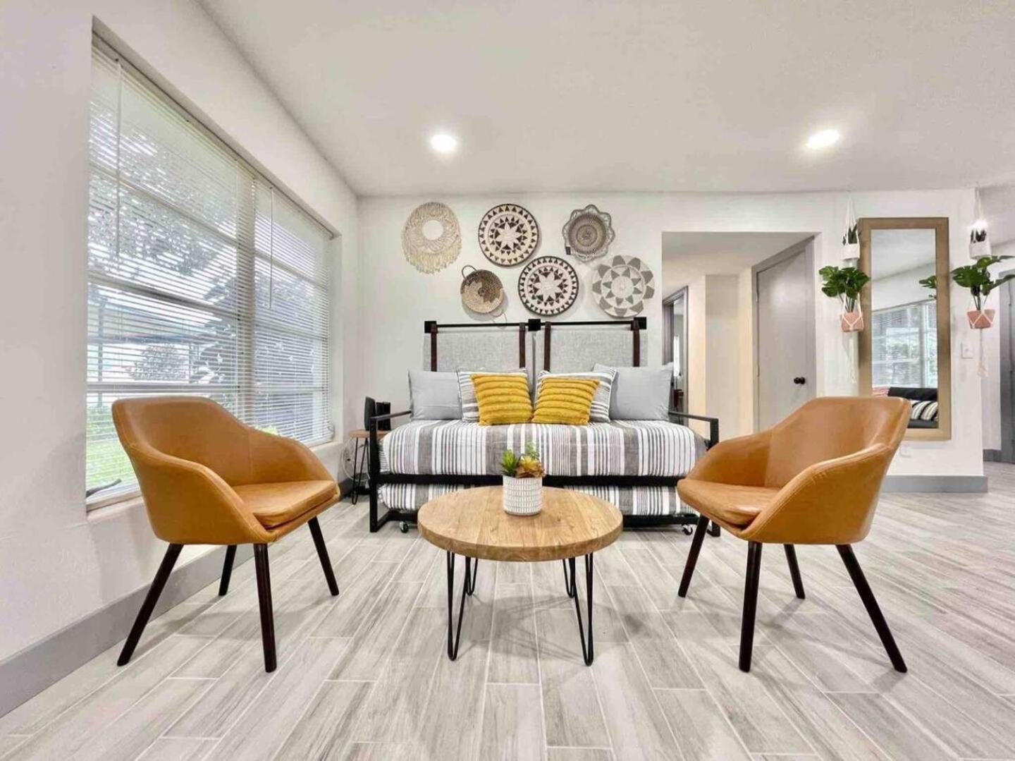 Modern 3Br Family Fun, Fast Wifi & Pet-Friendly * Orlando
