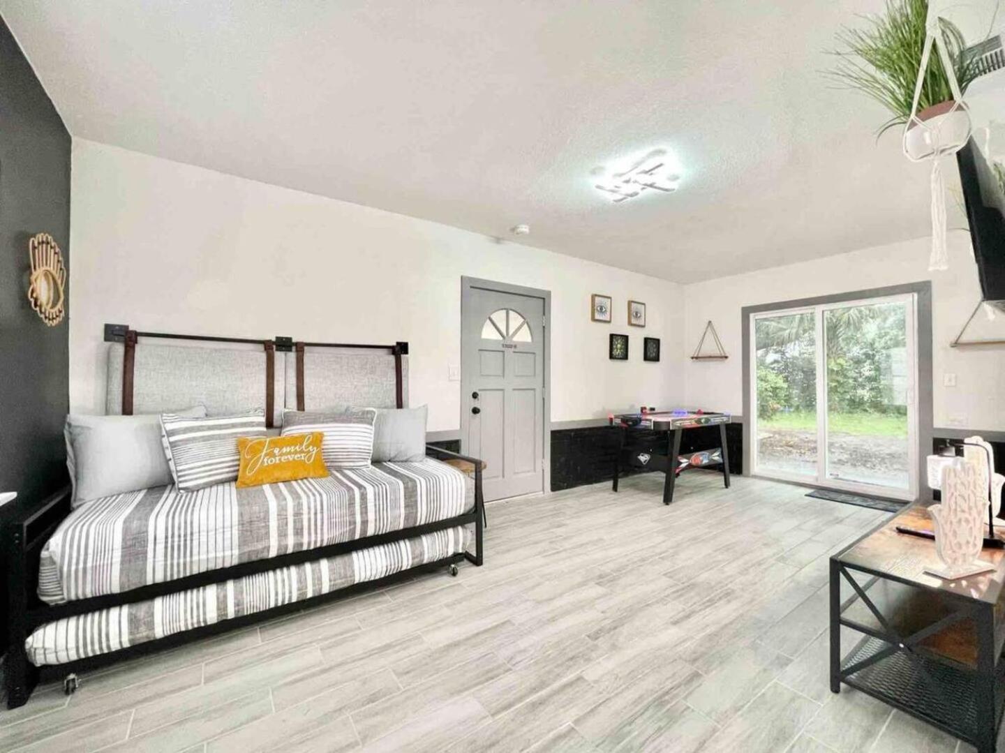 Modern 3Br Family Fun, Fast Wifi & Pet-Friendly Holiday home Orlando