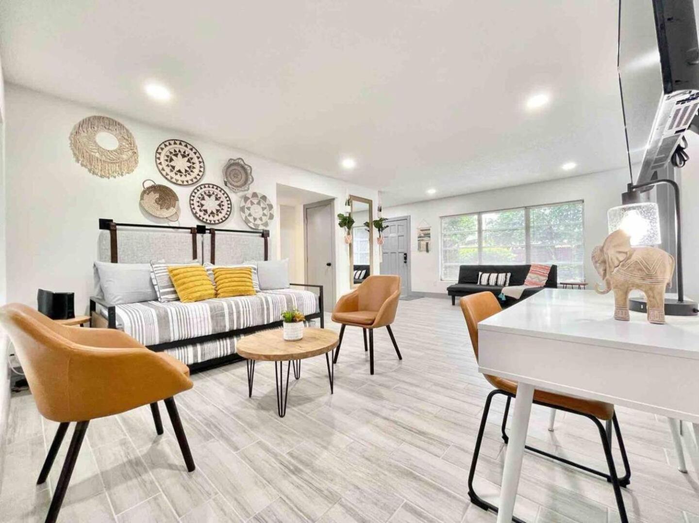 Holiday home Modern 3Br Family Fun, Fast Wifi & Pet-Friendly *
