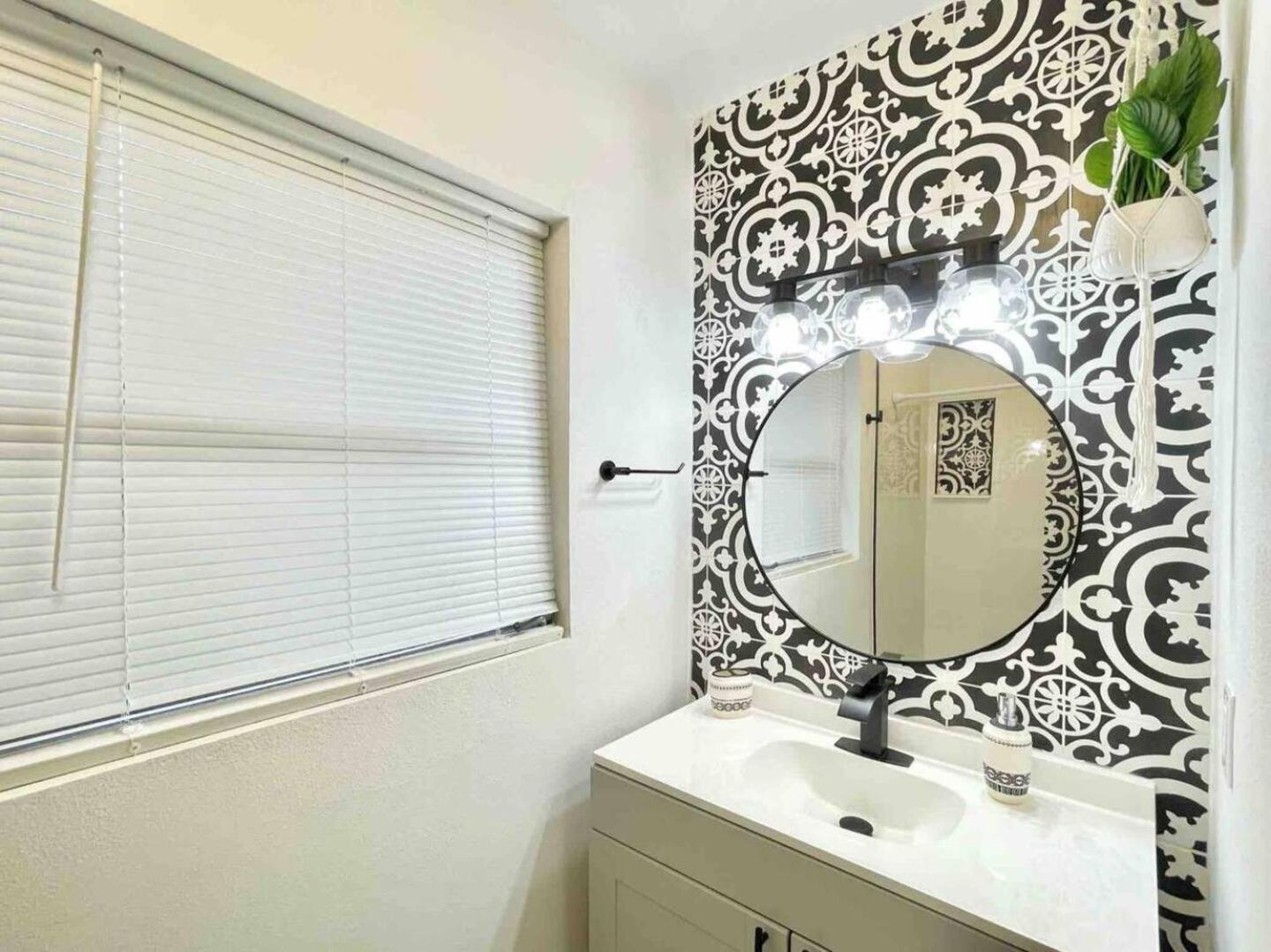 Modern 3Br Family Fun, Fast Wifi & Pet-Friendly Holiday home