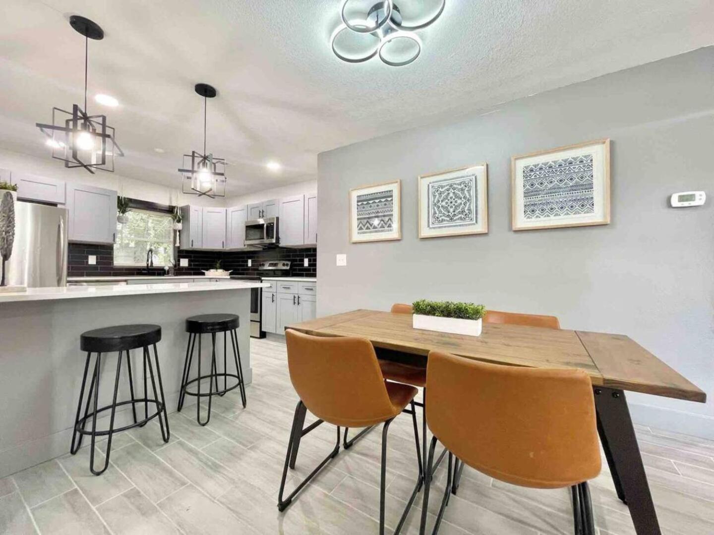 Modern 3Br Family Fun, Fast Wifi & Pet-Friendly * Orlando