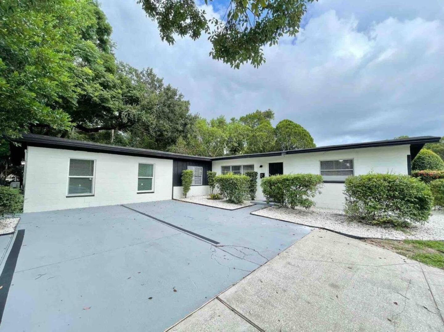 Modern 3Br Family Fun, Fast Wifi & Pet-Friendly
